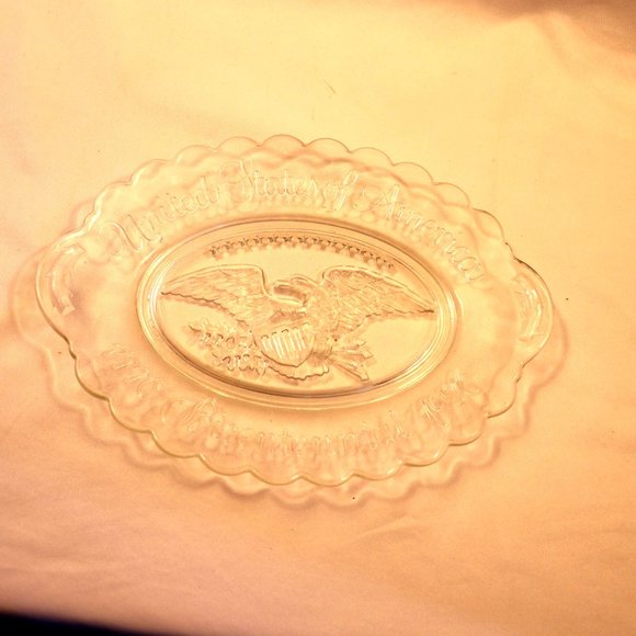 Vintage Avon Bicentennial 1776-1976 Glass Eagle Di - Picture 3 of 7